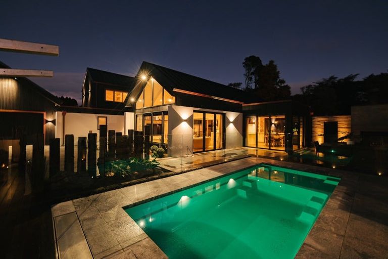 Photo of property in 69 Kanuka Drive, Hokowhitu, Palmerston North, 4410