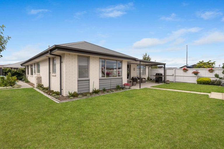 Photo of property in 17 Whincops Road, Halswell, Christchurch, 8025