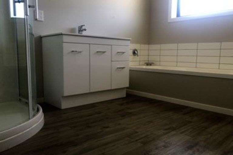 Photo of property in 8 Austin Reid Avenue, Carterton, 5713