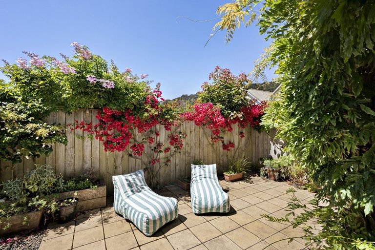 Photo of property in 2 Tutchen Avenue, Mount Victoria, Wellington, 6011