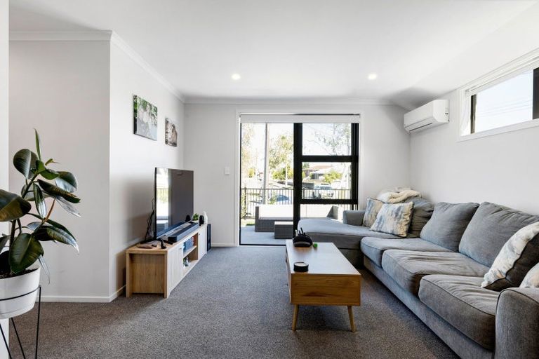 Photo of property in 2/15 Mabian Crescent, Deanwell, Hamilton, 3206