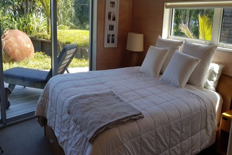 Photo of property in 2 Wairau Road, Oakura, 4314