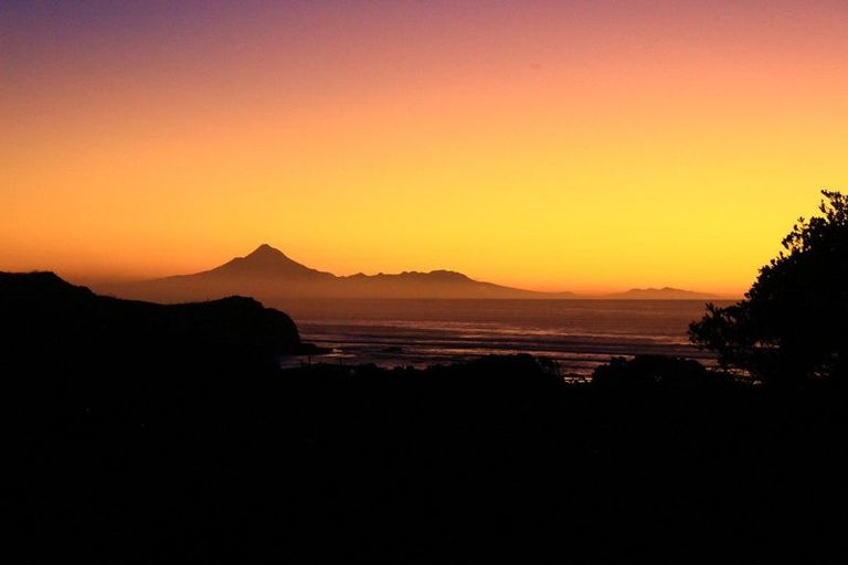 Photo of property in 12 Takarei Terrace, Mokau, 4376