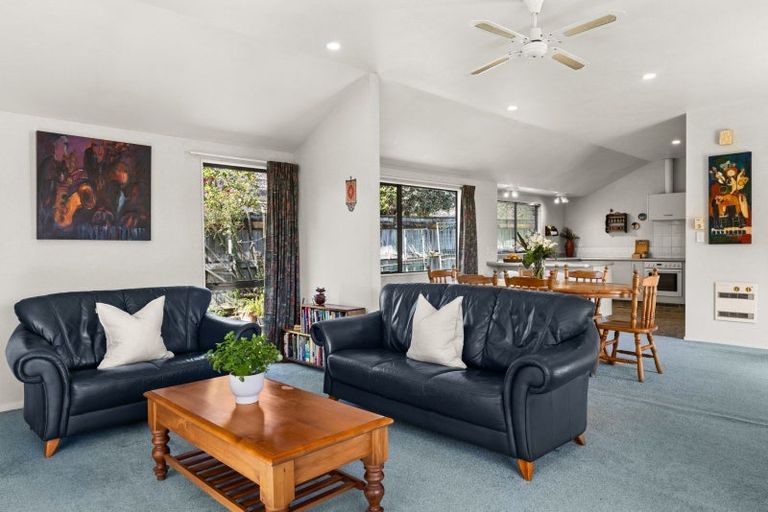 Photo of property in 12 Kingsgate Row, Havelock North, 4130