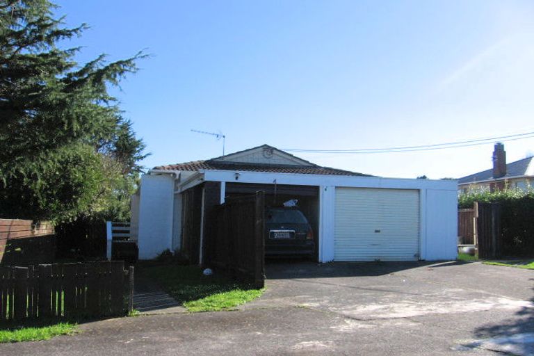 Photo of property in 1/38 Roberts Road, Te Atatu South, Auckland, 0610