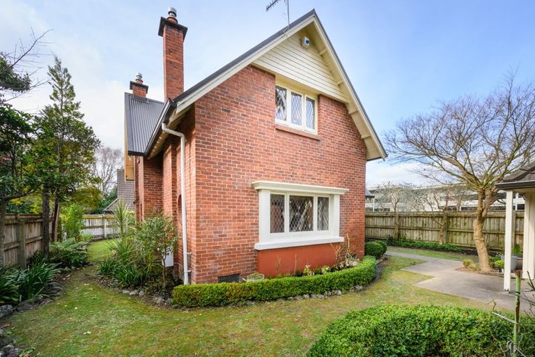 Photo of property in 21 Batt Street, West End, Palmerston North, 4410