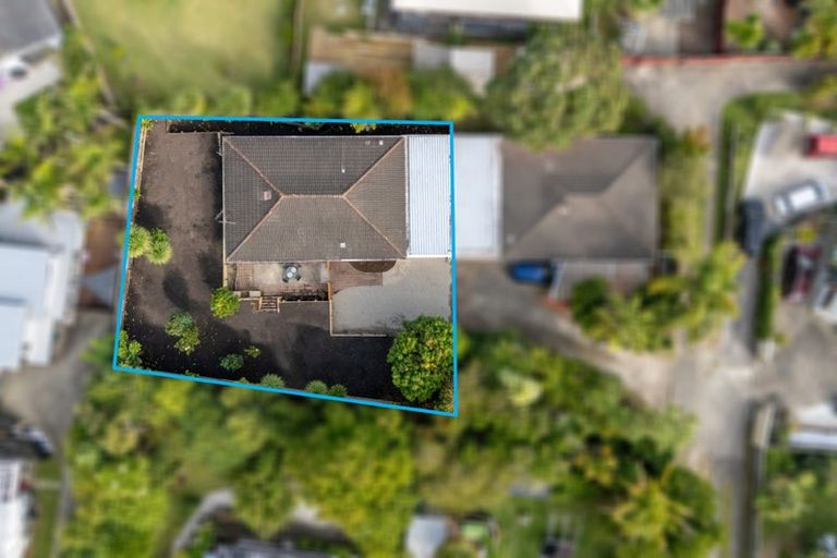 Photo of property in 2/7 Tallington Crescent, Torbay, Auckland, 0630