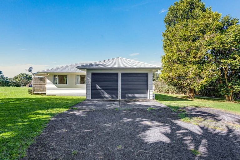 Photo of property in 42 Koraha Road, Kumeu, 0892