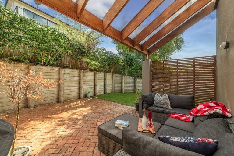 Photo of property in 29 Hogarth Rise, West Harbour, Auckland, 0618