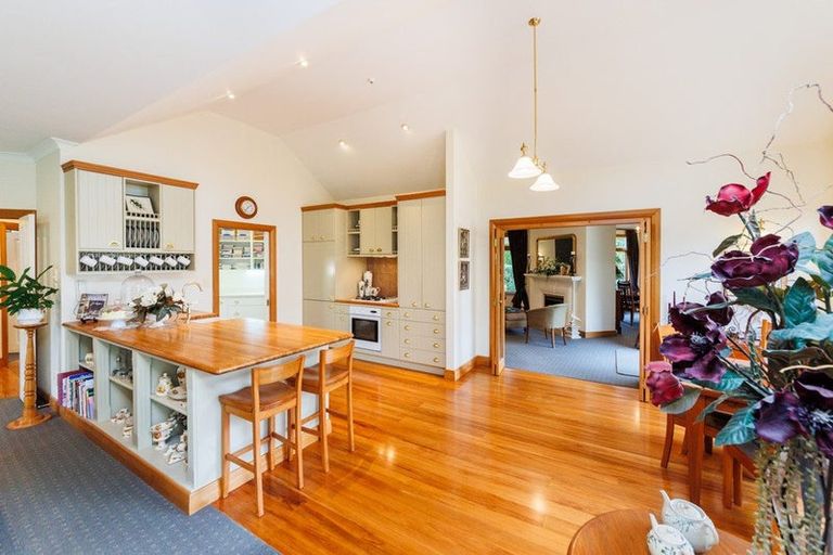 Photo of property in 5 Waicola Drive, Fitzherbert, Palmerston North, 4471