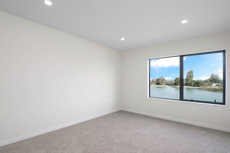 Photo of property in 9 Seaside Place, Pakuranga, Auckland, 2010