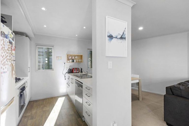 Photo of property in 8/16 Black Rock Road, Newlands, Wellington, 6037