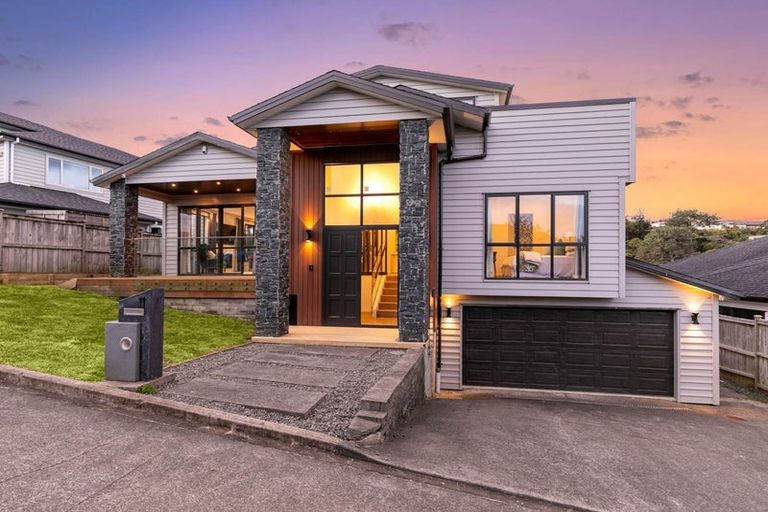 Photo of property in 11 Taraire Place, Orewa, 0931