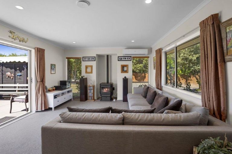 Photo of property in 5 Willowside Place, Amberley, 7410