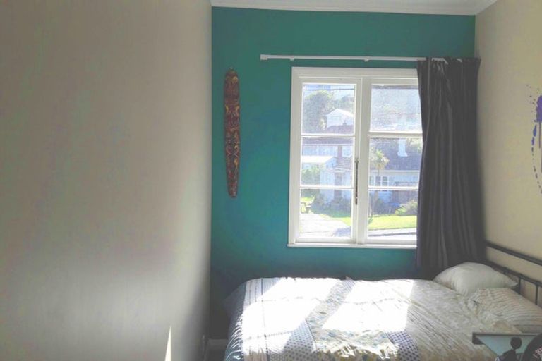 Photo of property in 84 Strathmore Avenue, Strathmore Park, Wellington, 6022