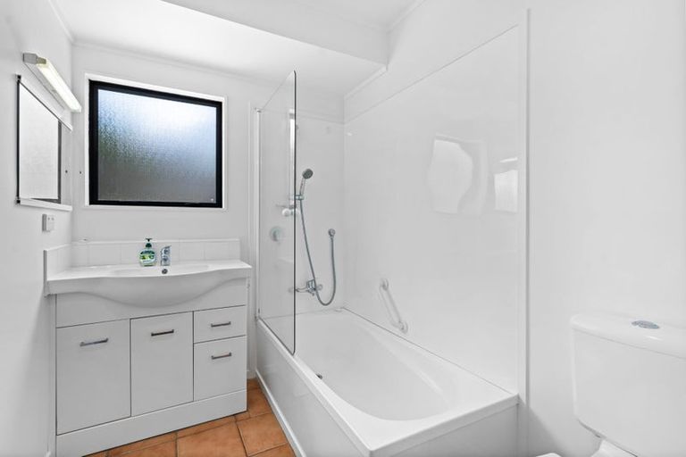 Photo of property in 8 Greenview Way, Miramar, Wellington, 6022