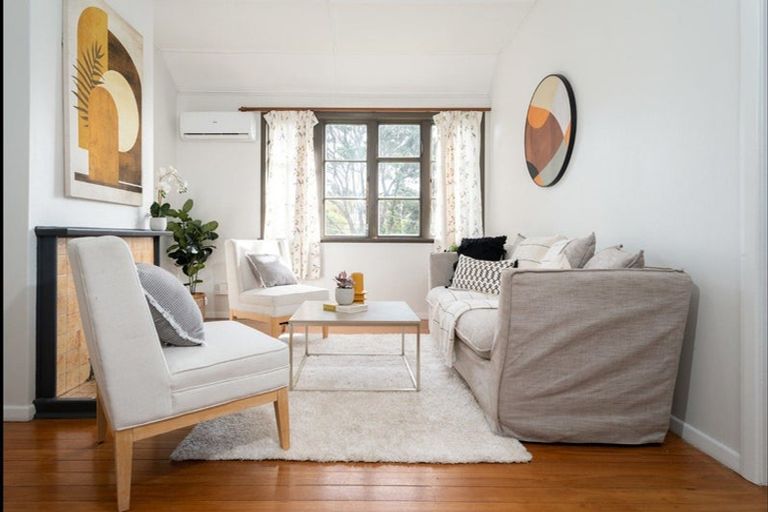 Photo of property in 29 Sidlaw Street, Strathmore Park, Wellington, 6022