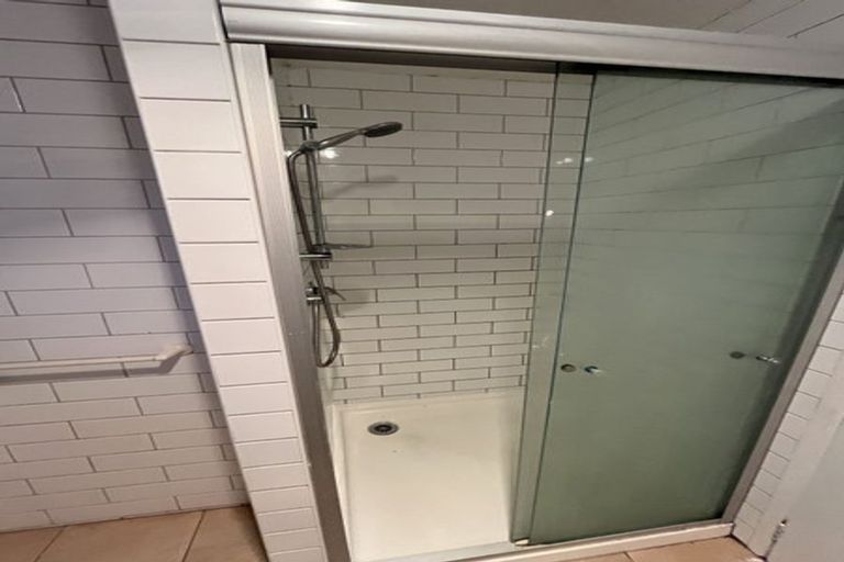 Photo of property in 16 Massine Place, Randwick Park, Auckland, 2105