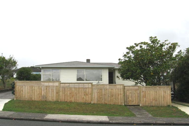 Photo of property in 19 Waitaki Street, Henderson, Auckland, 0612