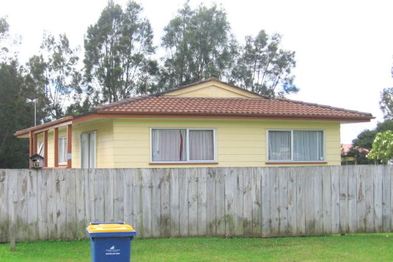 Photo of property in 17 Silverstone Place, Henderson, Auckland, 0612