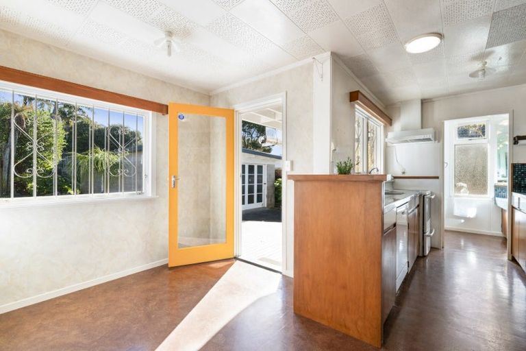 Photo of property in 50 Woodside Avenue, Northcote, Auckland, 0627