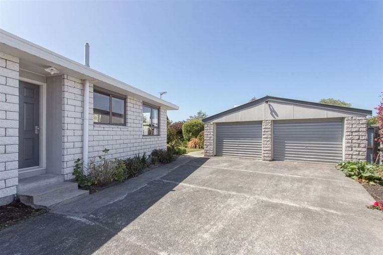 Photo of property in 15 Te Maru Place, Redwood, Christchurch, 8051