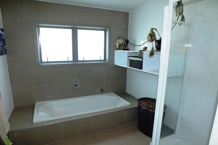 Photo of property in 118 Taupata Way, Matarangi, Whitianga, 3592