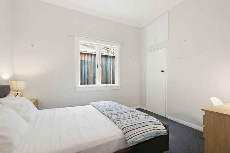 Photo of property in 5 Governor Road, Northland, Wellington, 6012