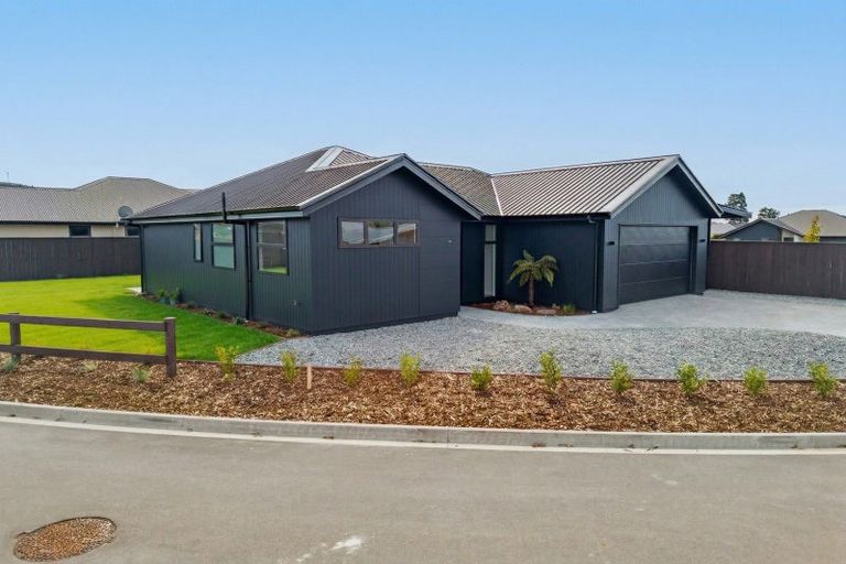 Photo of property in 4 Louden Place, Wakefield, 7025