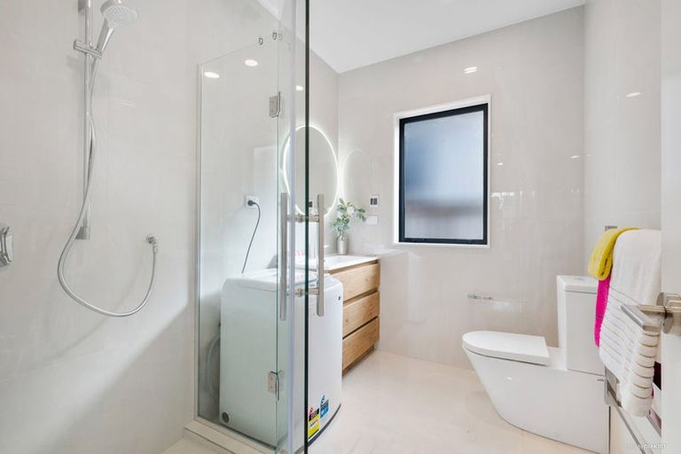 Photo of property in 120 Kewa Road, Albany Heights, Auckland, 0632