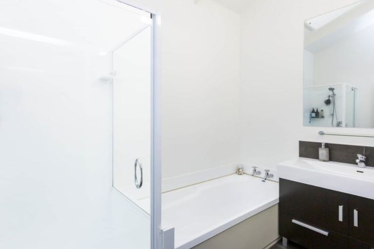 Photo of property in 24c Chatsworth Road, Silverstream, Upper Hutt, 5019