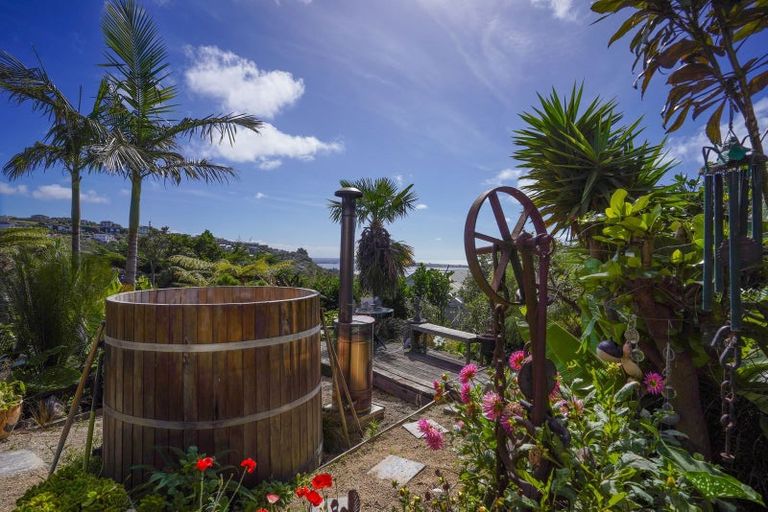 Photo of property in 84 Moncks Spur Road, Redcliffs, Christchurch, 8081