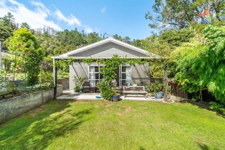 Photo of property in 115 Manuka Street, Stokes Valley, Lower Hutt, 5019