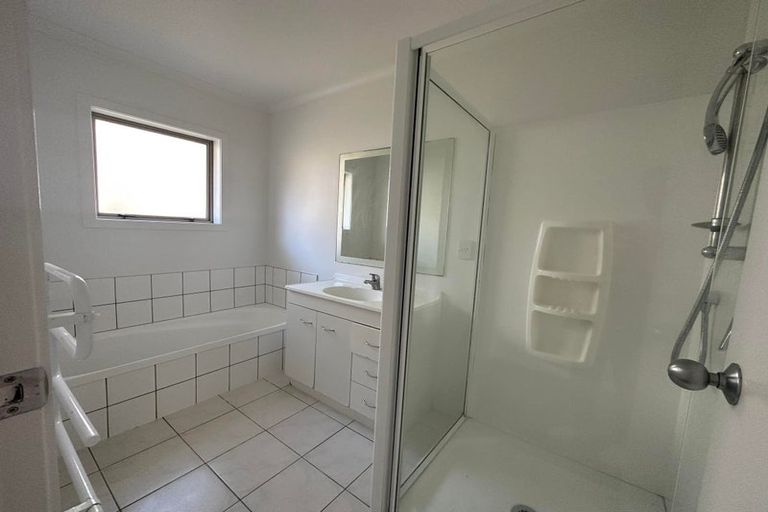 Photo of property in 35 King Charles Drive, Kingsley Heights, Upper Hutt, 5018