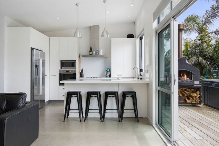 Photo of property in 17 Surfers Avenue, Waihi Beach, 3611