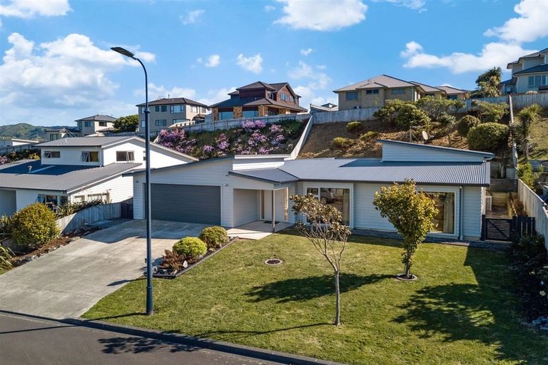Photo of property in 18 Dusky Crescent, Aotea, Porirua, 5024
