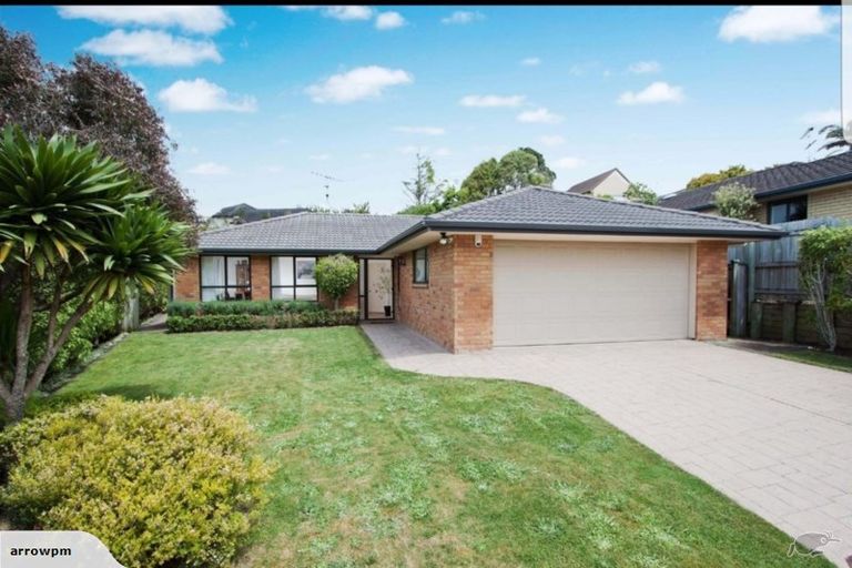 Photo of property in 12 Greenleaf Way, Northcross, Auckland, 0630