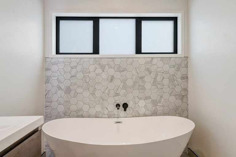 Photo of property in 4 St Julia Court, Helensville, 0800