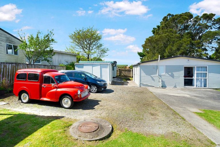 Photo of property in 1/8 Devon Street, Te Atatu South, Auckland, 0610