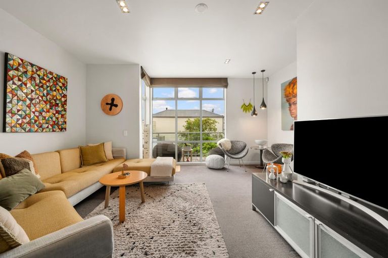 Photo of property in 10 Fallowfield Avenue, Mount Victoria, Wellington, 6011