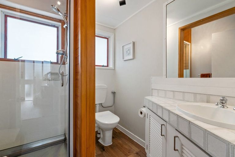 Photo of property in 81 Seaview Road, Paremata, Porirua, 5024