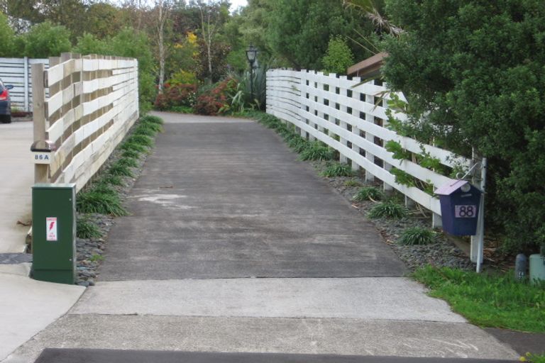 Photo of property in 88 Glenmore Road, Sunnyhills, Auckland, 2010