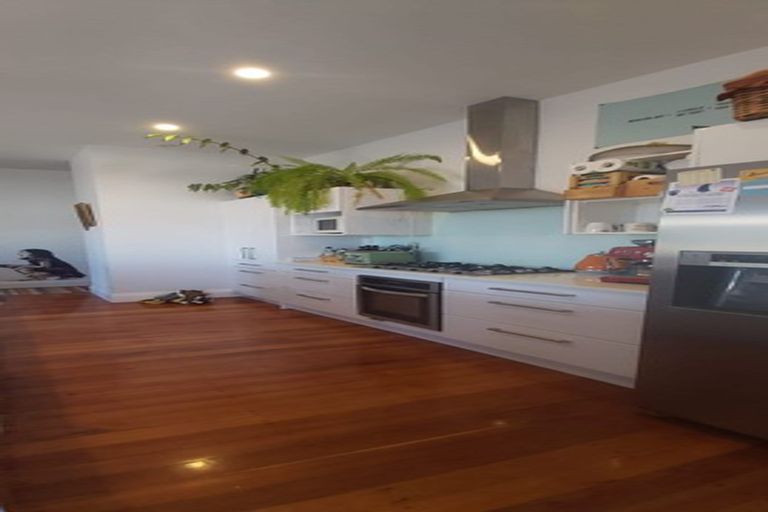 Photo of property in 9 Birkley Road, Bayswater, Auckland, 0622