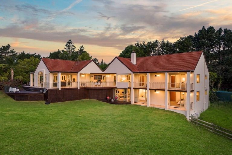 Photo of property in 27 Warman Road, Okura, Auckland, 0792