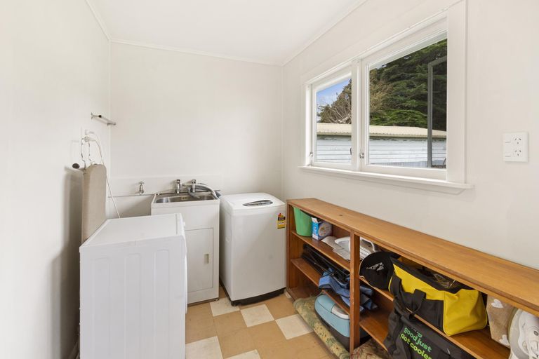 Photo of property in 13 Kawakawa Bay Coast Road, Kawakawa Bay, Papakura, 2585