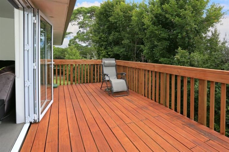 Photo of property in 124 Flanshaw Road, Te Atatu South, Auckland, 0610