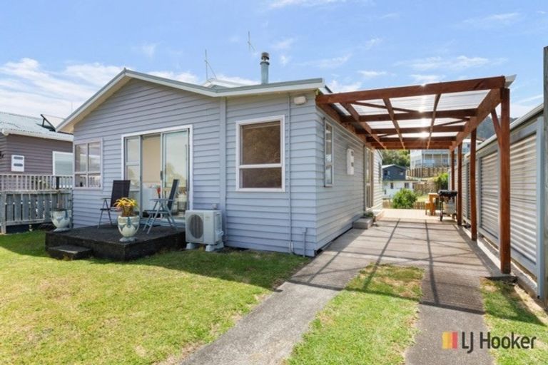 Photo of property in 51 Beach Road, Waihi Beach, 3611
