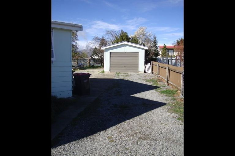 Photo of property in 10 Simons Street, Twizel, 7901