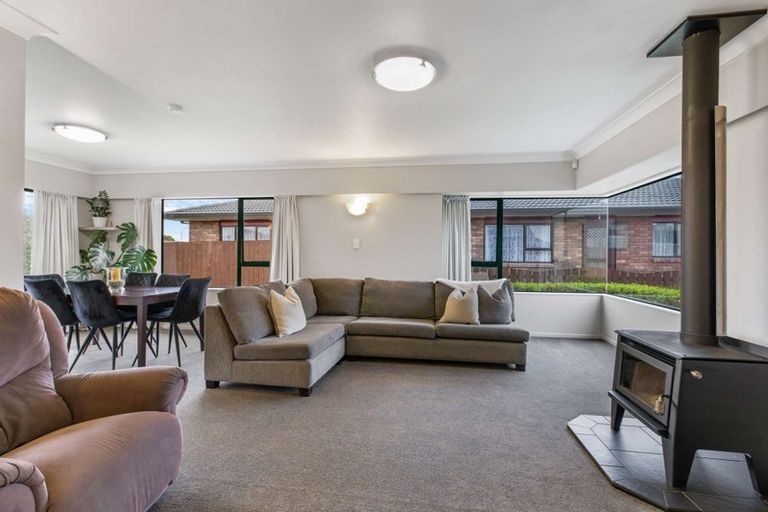 Photo of property in 9 Brookesmith Drive, Waiuku, 2123