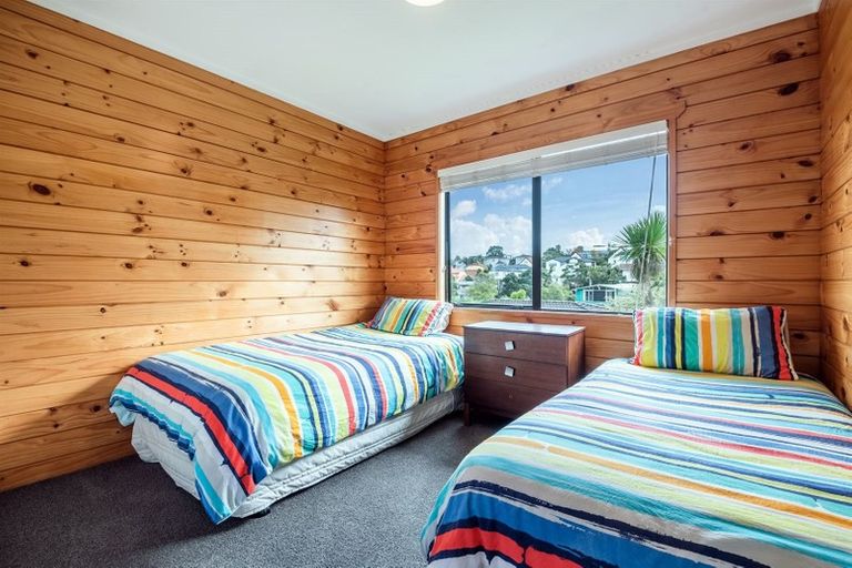 Photo of property in 2/6 Stoneleigh Court, Sunnynook, Auckland, 0632